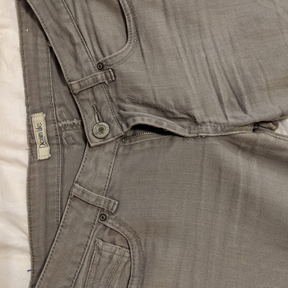 Jeans - Picture 2 of 3